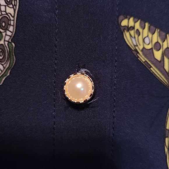 Butterfly button-up - Picture 3 of 3